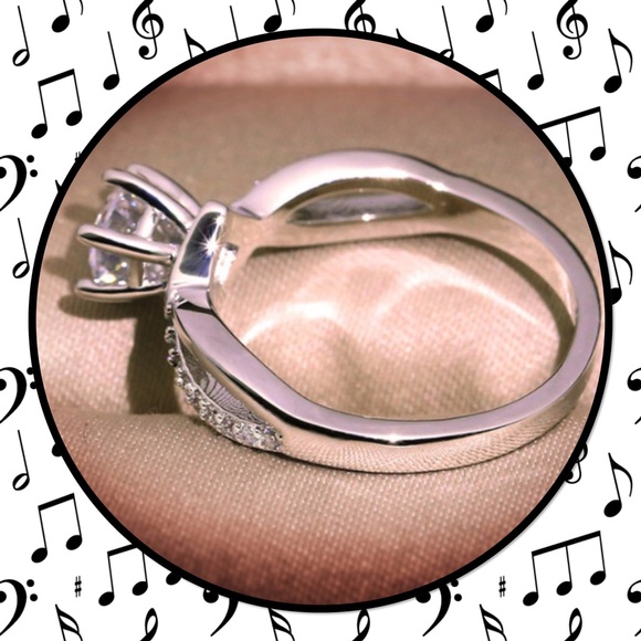 ❄️New❄️Beautiful Round Brilliant CZ cut 925 Ring❄️ - Picture 3 of 3